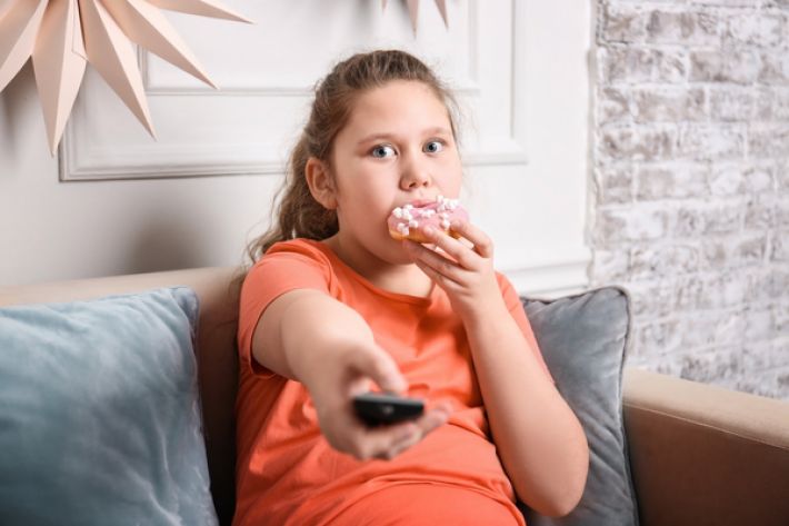 Эндокринолог рассказала, какая ошибка родителей может спровоцировать детское ожирение