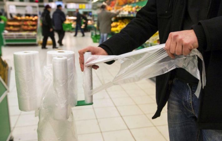 В Мелитополе "бастуют" против подорожания пакетов в супермаркетах