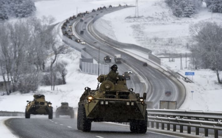 Британский премьер назвал, сколько военных России находится у украинских границ