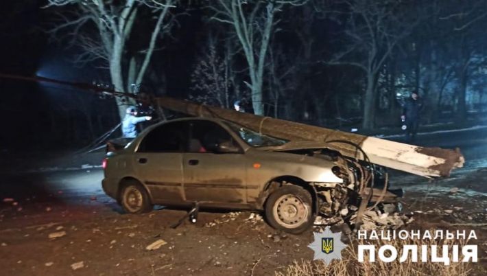 Как водитель на Ланос электроопору "опрокинул" - в полиции Мелитополя рассказали подробности