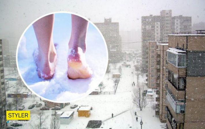 В Киеве голая женщина бегала за мужчиной и признавалась ему в любви (видео)