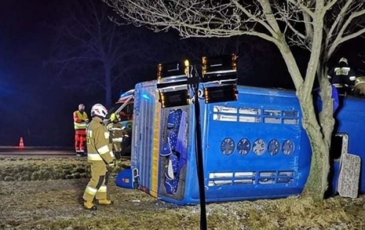 В Польше перевернулся украинский автобус (фото)