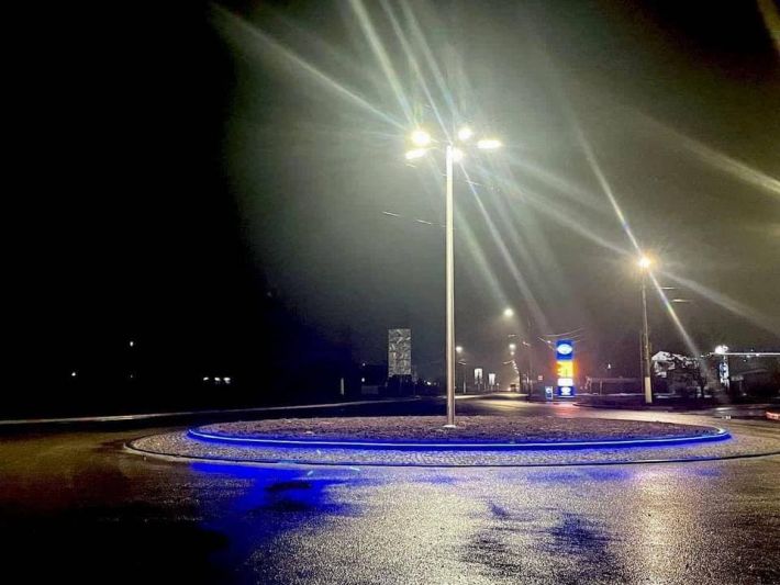 В Мелитополе новые перекрестки с подсветкой и островками безопасности радуют не всех (фото)