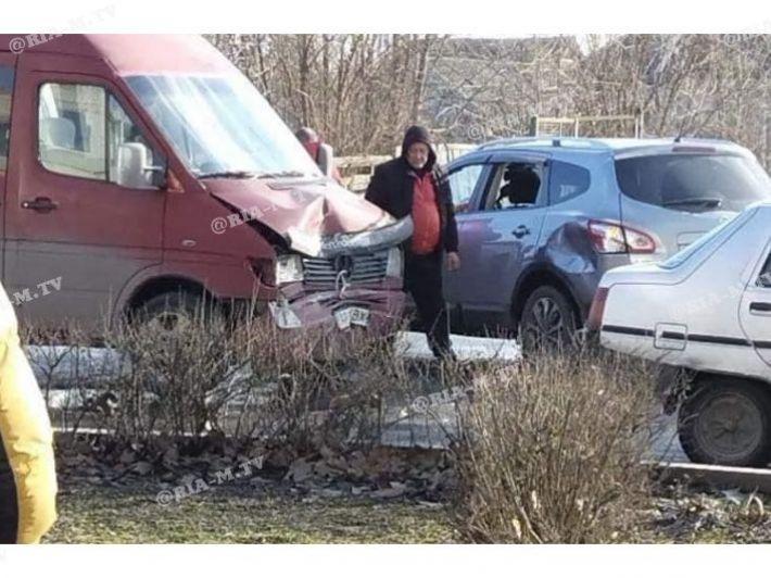 В Мелитополе в аварии с участием маршрутки пострадала женщина