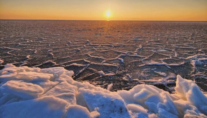 Марсианские пейзажи - замерзшее море в Бердянске посреди зимы
