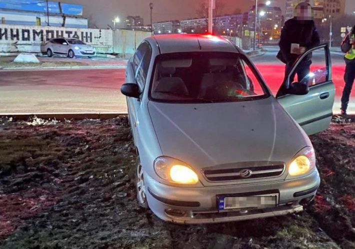 В Запорожье пьяный водитель Ланоса попал в ДТП (фото)