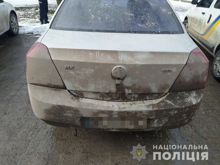 В Запорожье водитель напал и ранил ножом коммунальщика (фото)