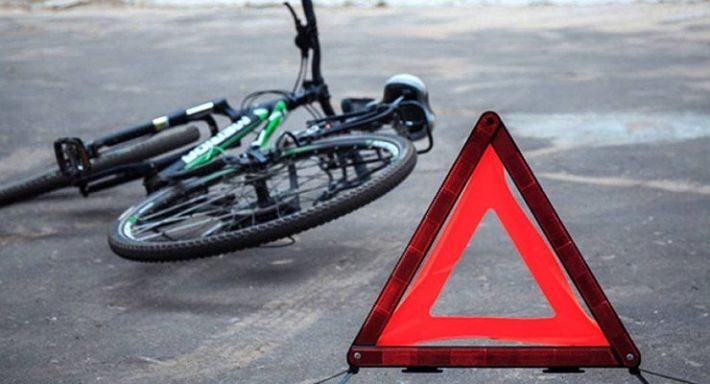 В Мелитополе велосипедист сбил пешехода - пострадавший в больнице