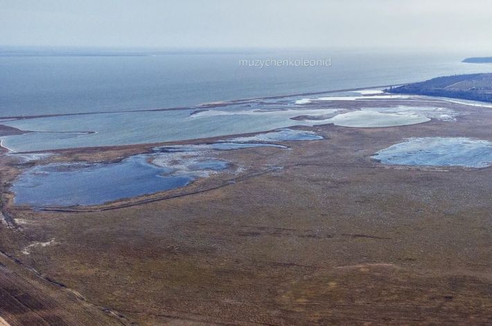 Замерзшую реку в Мелитопольском районе показали с высоты птичьего полета