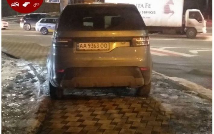 Ни грамма совести: в сети показали фото "бога парковки" в Киеве
