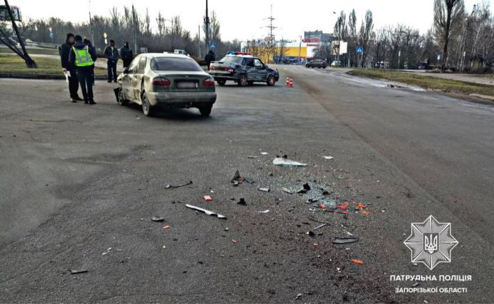 В Запорожье водитель Ланоса спровоцировал серьезное ДТП (фото)
