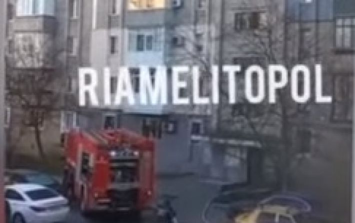 В Мелитополе утром горела квартира в девятиэтажке (видео)