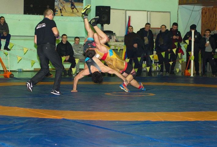 Мелитопольский борец вернулся со всеукраинского турнира с серебром (фото)