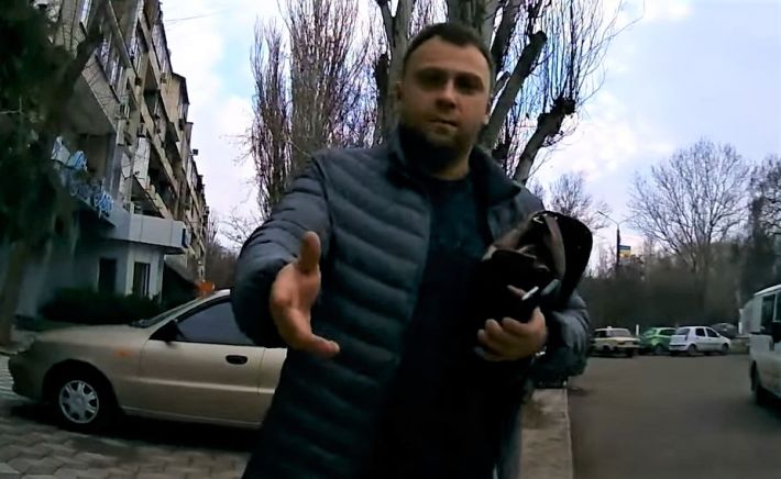Давайте разобьем вам камеру - в Мелитополе продолжается противостояние автохамов и активистов (видео)