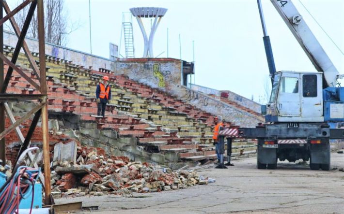 В Запорожской области сносят легендарный стадион (фото)