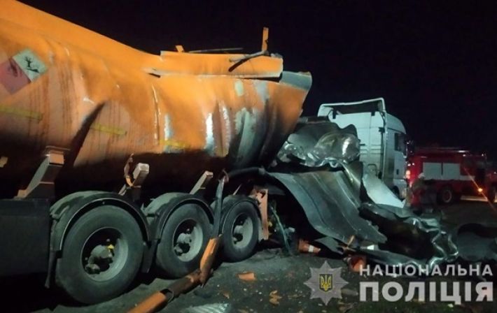 В Полтавской области взорвался бензовоз, водитель погиб (фото)