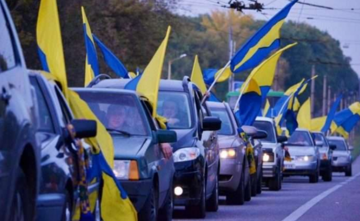 Сегодня в Мелитополе пройдёт автопробег, а на предприятиях исполнят Гимн Украины