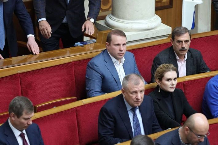 Сергей Минько требует запретить выезжать депутатам и чиновникам за границу в условиях военного времени