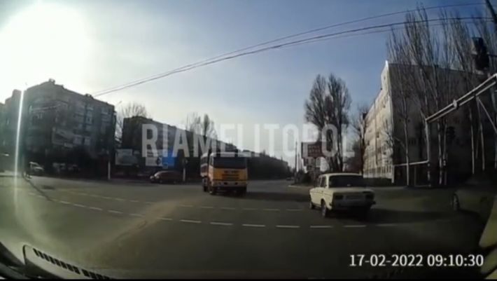 В Мелитополе показали "бессмертного" водителя ВАЗа (видео)