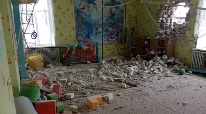 "Плакала. Было страшно": мать 4-летнего ребенка из Станицы Луганской рассказала об обстреле детсада