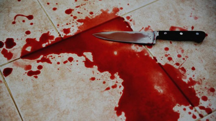 В Запорожской области женщина воткнула себе нож в живот