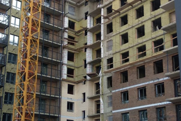 Потянуло на подвиги: в Киеве пьяный строитель рухнул с высоты