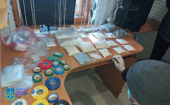 В Запорожье два наркокурьера хранили наркотики на 2 млн грн.