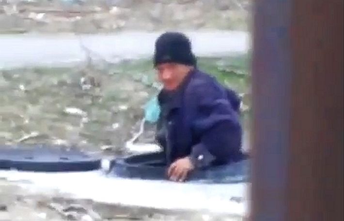 Курьёзы. В Мелитополе даже бездомные обустраивают бомбоубежища (видео)
