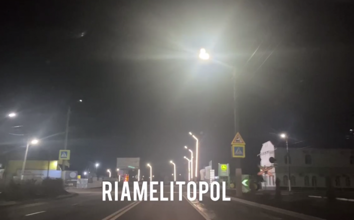 Просто бомба – как водители оценили новую подсветку вдоль дорог в Мелитополе (фото, видео)