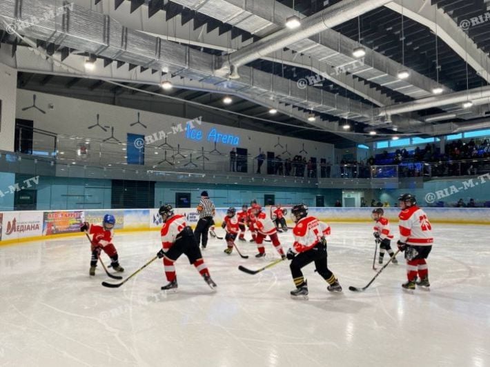 На ледовой арене в Мелитополе провели первый хоккейный матч (фото, видео)