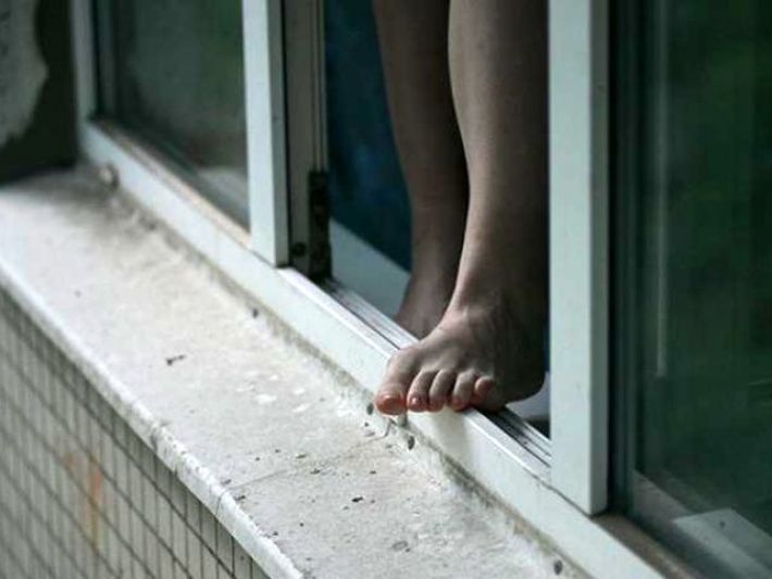 В Запорожье две женщины погибли, выпав из окна многоэтажки