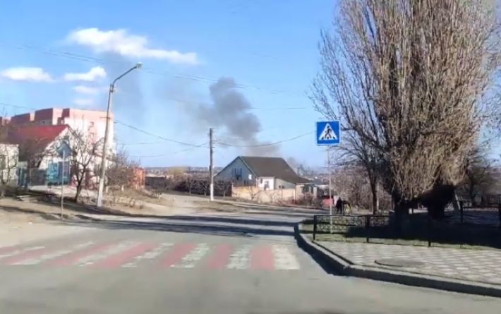 У границ Мелитополя распространяется масштабный пожар (видео)