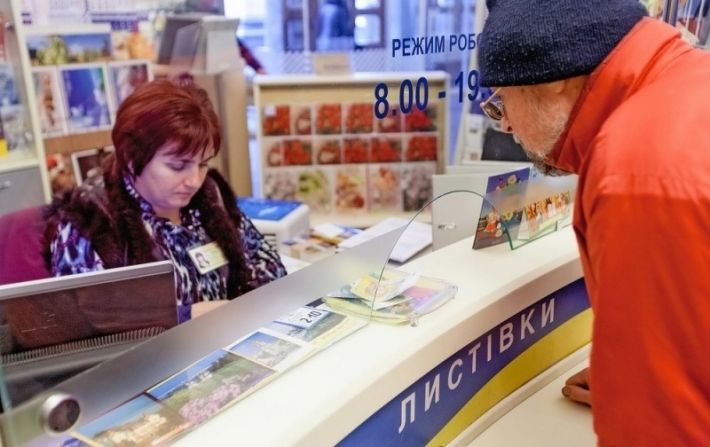 В Мелитополе клиенты почты жалуются на нечистого на руку оператора