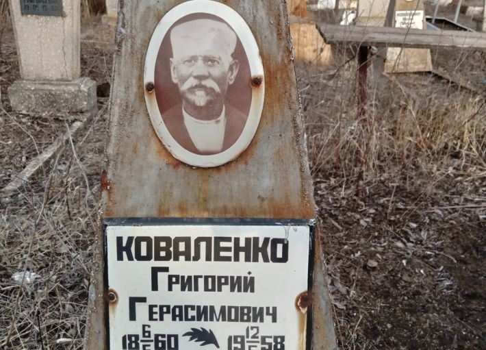 В Запорожской области случайно нашли могилу крестного отца Нестора Махно