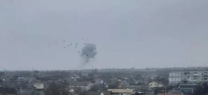 В Бердянске зафиксировали четыре взрыва по воинским частям (фото)