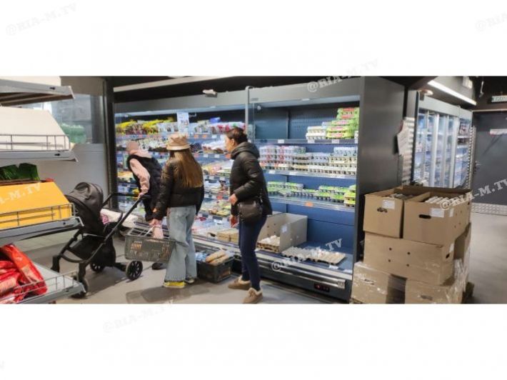 В мелитопольских супермаркетах спал ажиотаж, но продукты первой необходимости испаряются с полок (фото)