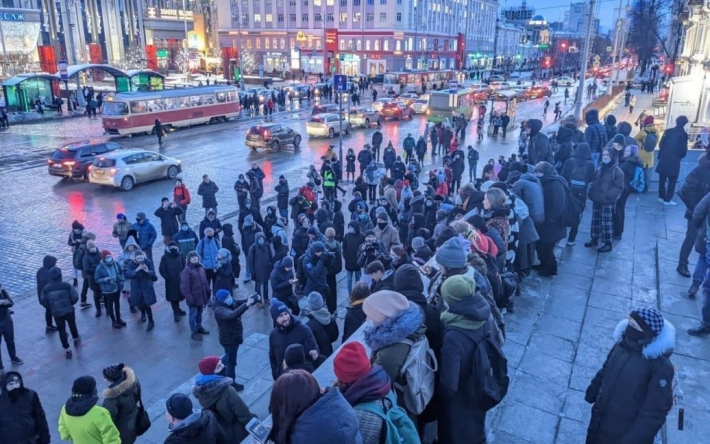В России проходят антивоенные митинги: силовики начали задержание