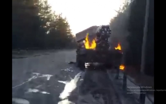 Минус танк у РФ под Сновском: местные жители вытащили из него оккупантов и взяли их в плен (видео)
