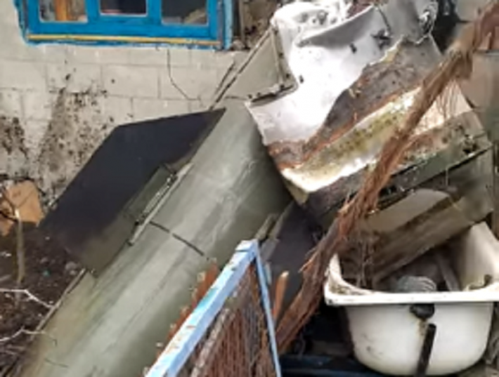 В Мелитополе людям в дом прилетела ракета - последствия показали на видео