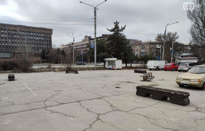 В Запорожье жителей призывают заполнять крупногабаритными вещами открытые площади и стадионы (фото)