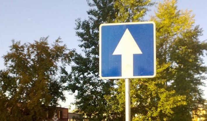 В Запорожской области установили многозначительные дорожные знаки, предназначенные для российских агрессоров