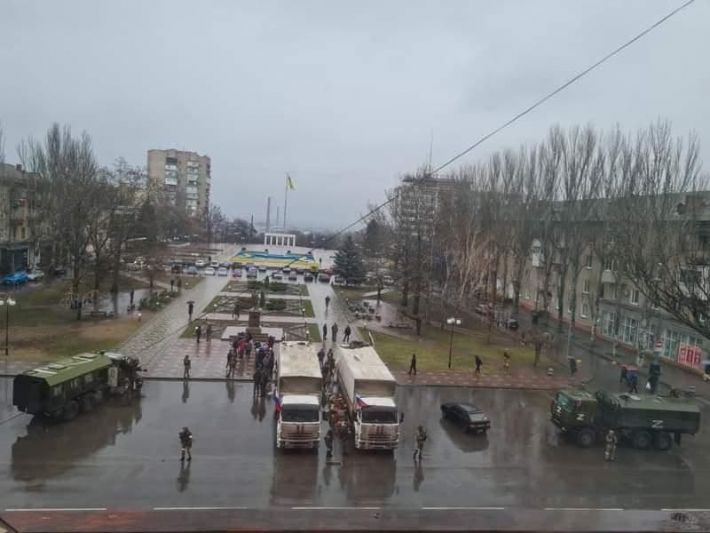 В Мелитополь пропагандисты Путина организовали съёмочную площадку на площади (фото)