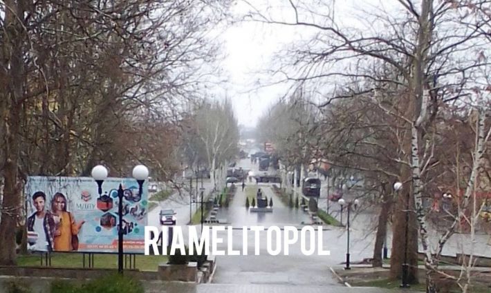В Мелитополе оккупанты взяли в оцепление квартал (фото)