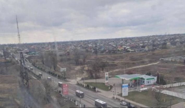 Через Мелитополь оккупанты везут в автобусах людей на постановочный митинг