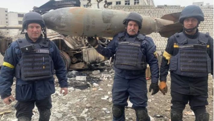 Одна бомба способна уничтожить многоэтажку - Вот чем русские оккупанты разрушают Харьков