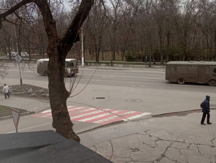В Мелитополь из Крыма автобусами завозят "голодающих" (видео)