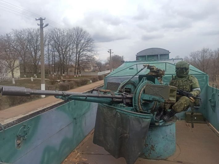 В Мелитополь оккупанты притащили раритет вроде"Авроры" (видео, фото)
