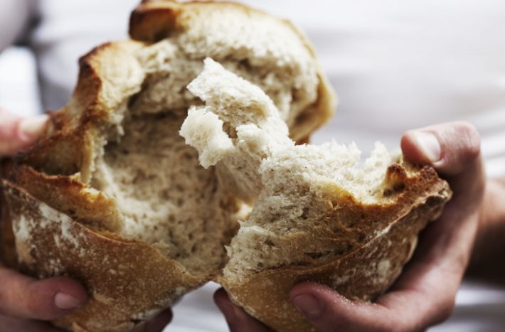 Что сделать из черствого хлеба: 3 простых рецепта экономных блюд