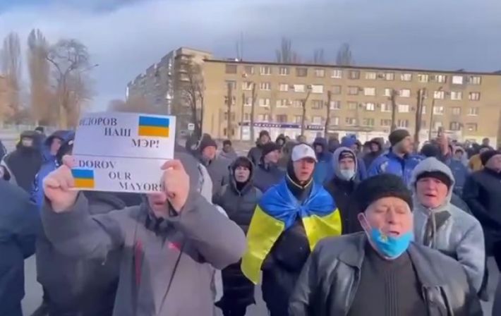 Тысячи жителей Мелитополя вышли на митинг, требуя вернуть похищенного мэра (видео)