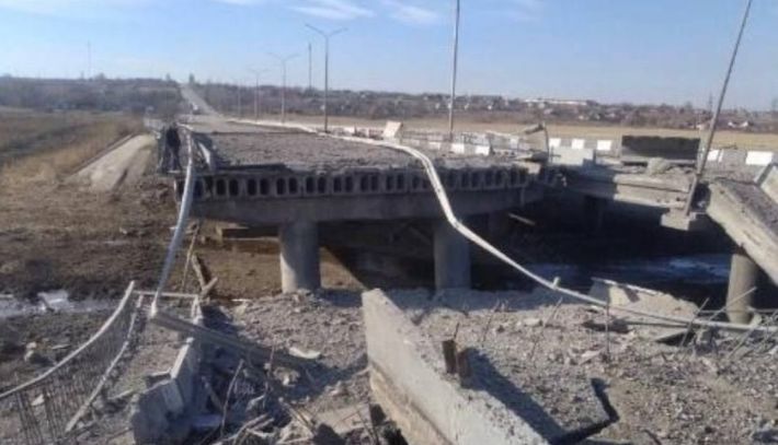 В Васильевском районе оккупанты уничтожили автомобильный мост